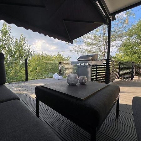 Pergola House In A Green Oasis With Fantastic View بيتروفارادين المظهر الخارجي الصورة